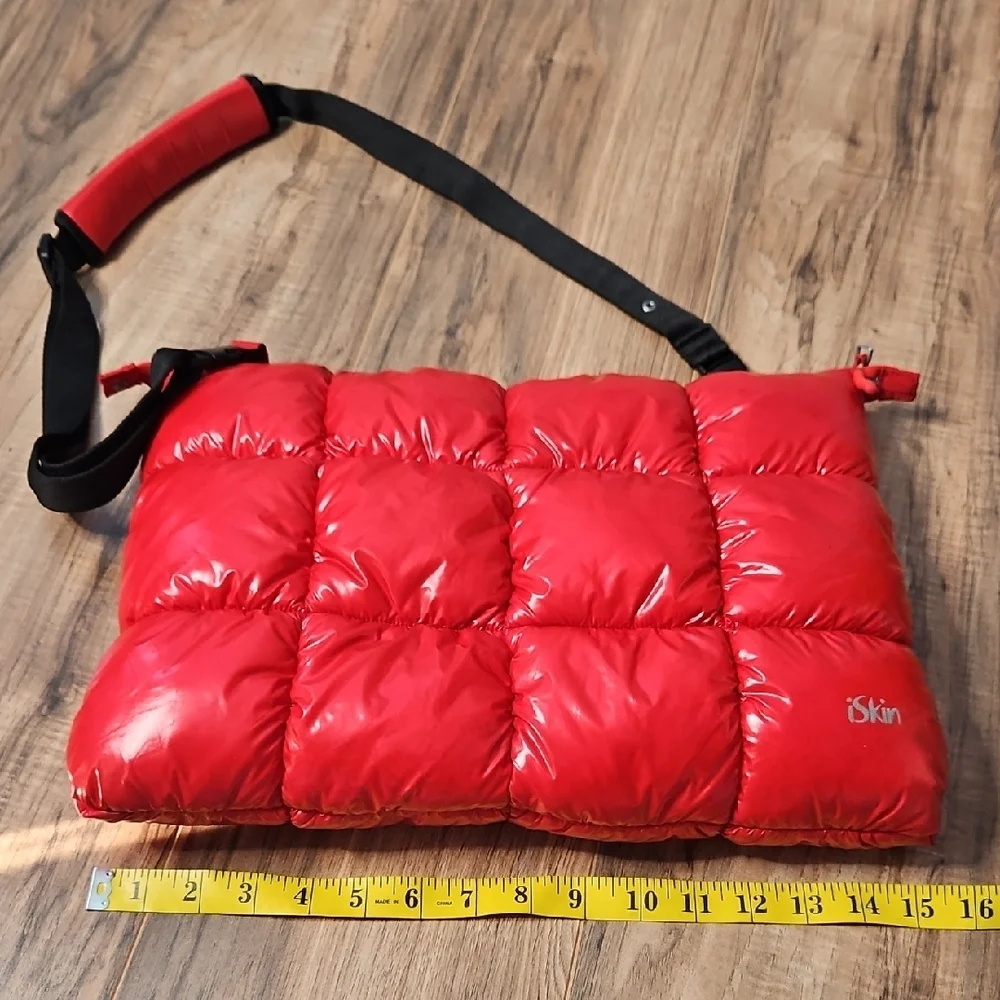 ISkin Summit 15 Q.West Vibrant Red Quilted Puffer Laptop Bag
